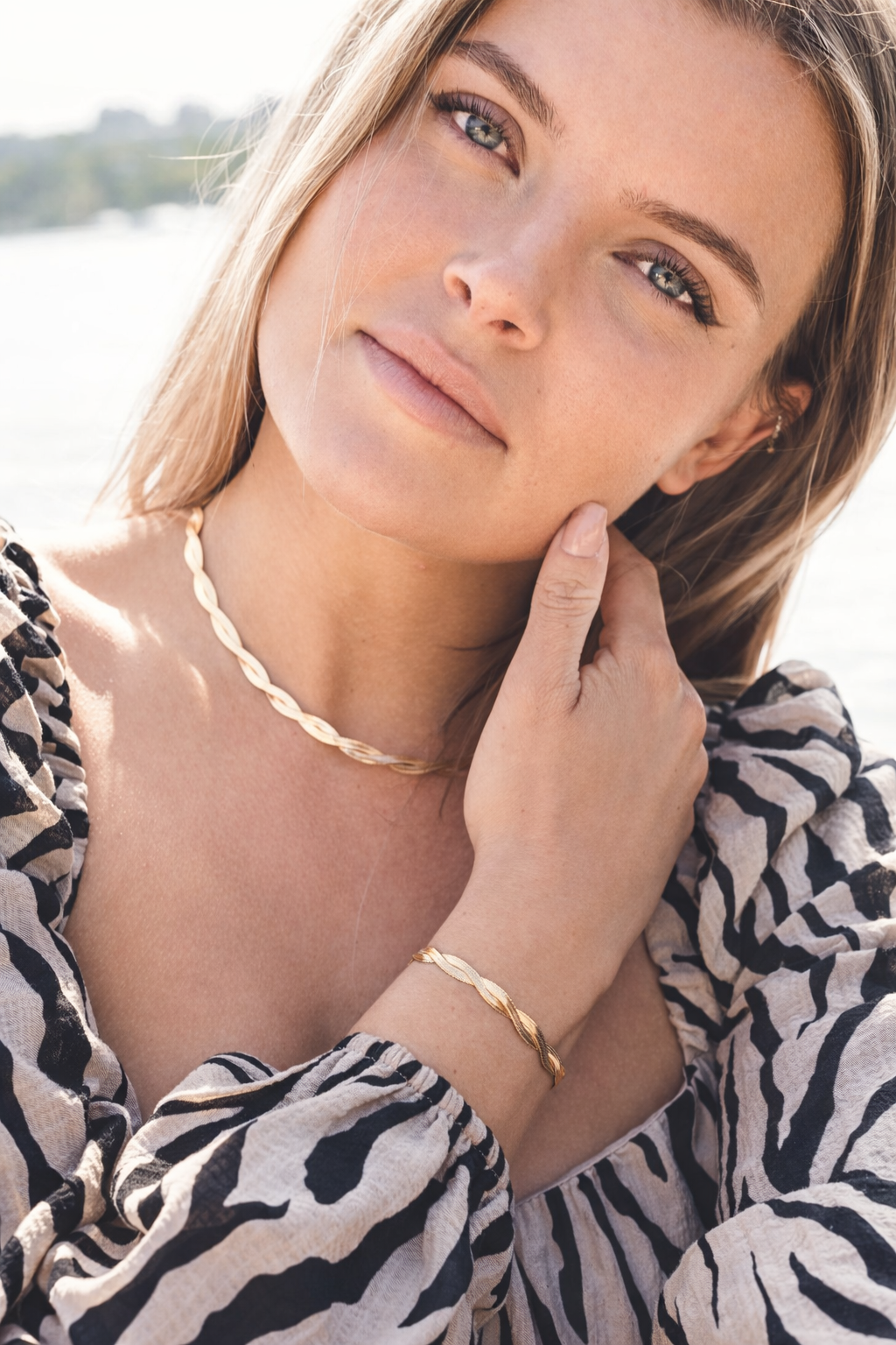 Sleek Golden Necklace