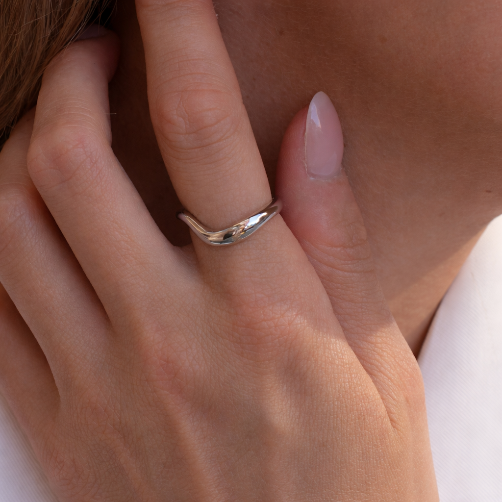 Silvervågig ring