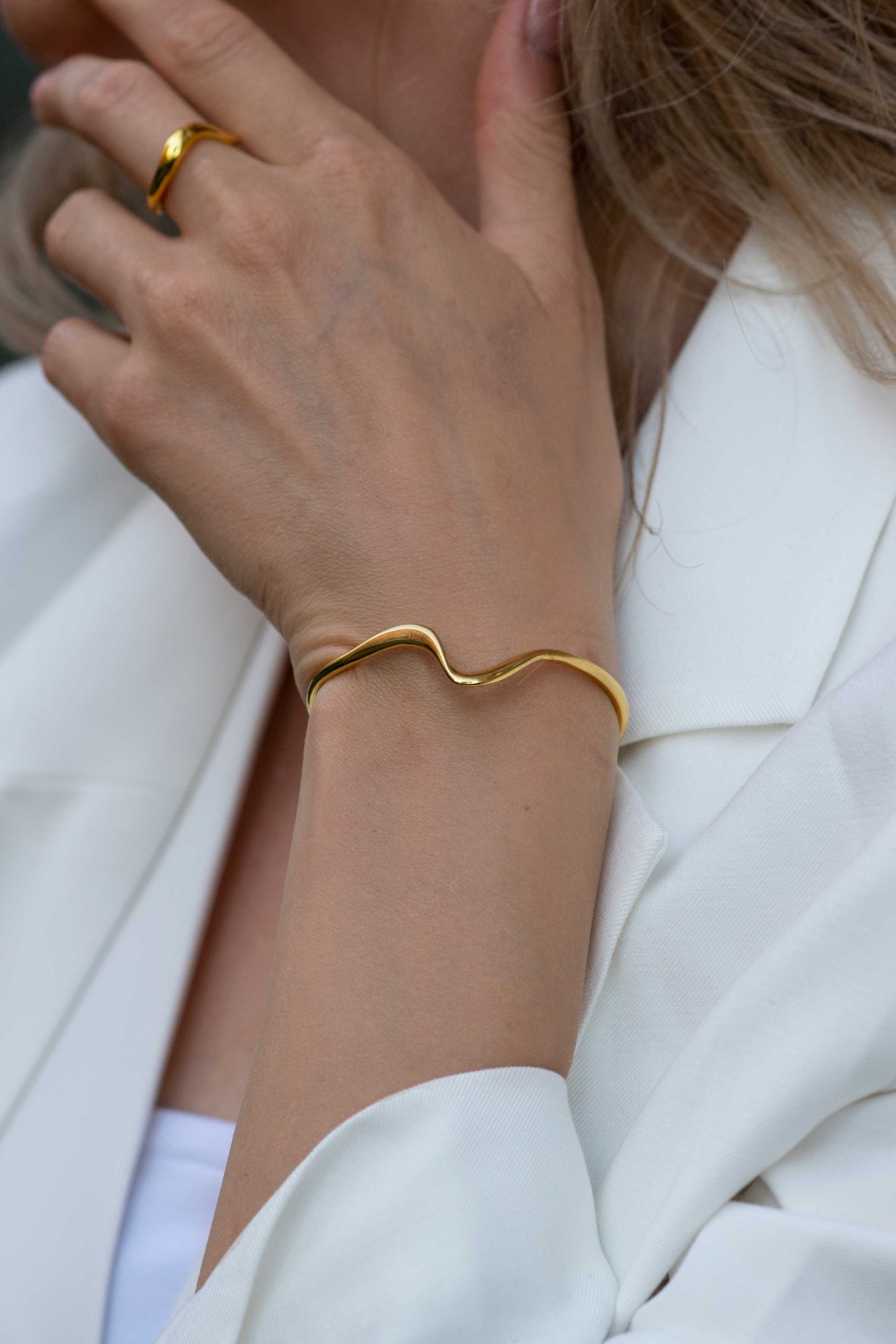 Golden Wavy Bracelet