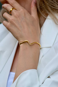 Gyllene vågigt armband