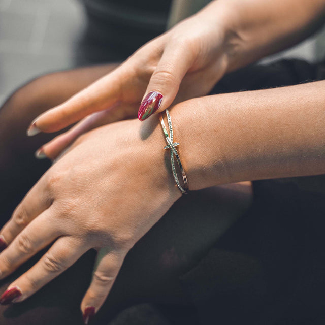Sweet Deluxe Knot Bracelet